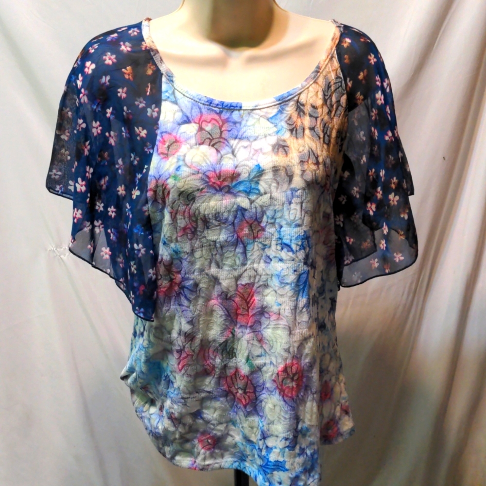 Cubism floral blouse with translucent flutter sleeves size large